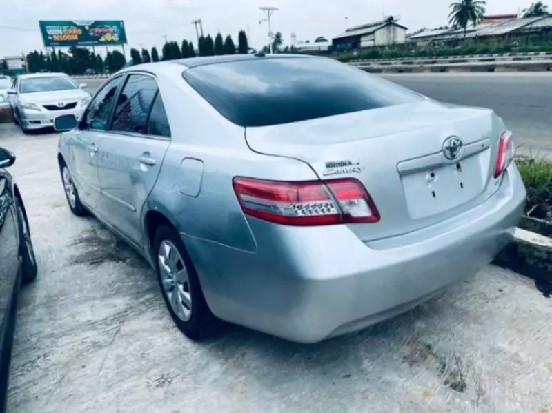 Toyota Camry   - 2010