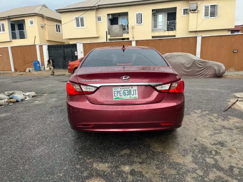 Hyundai Sonata   - 2011