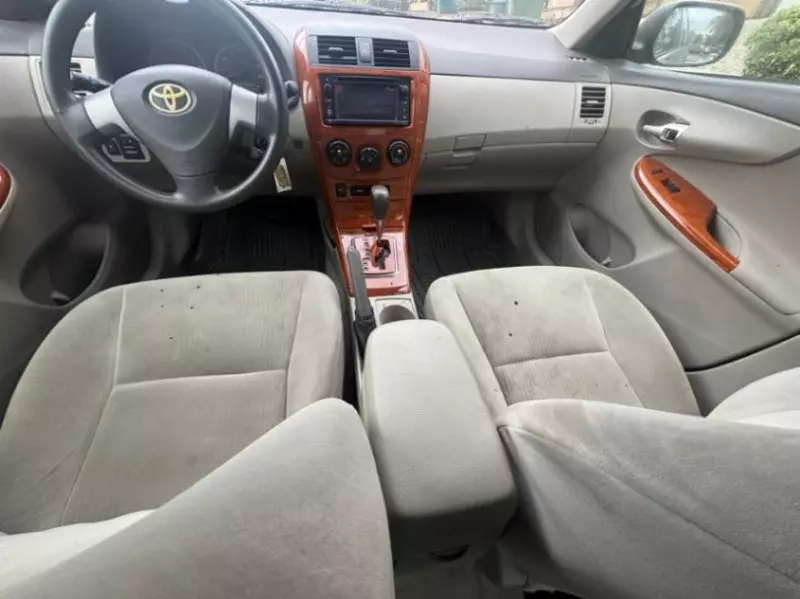 Toyota Corolla   - 2009