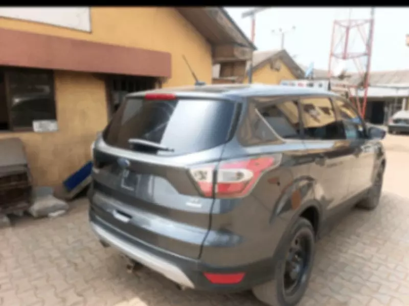 Ford Escape   - 2017