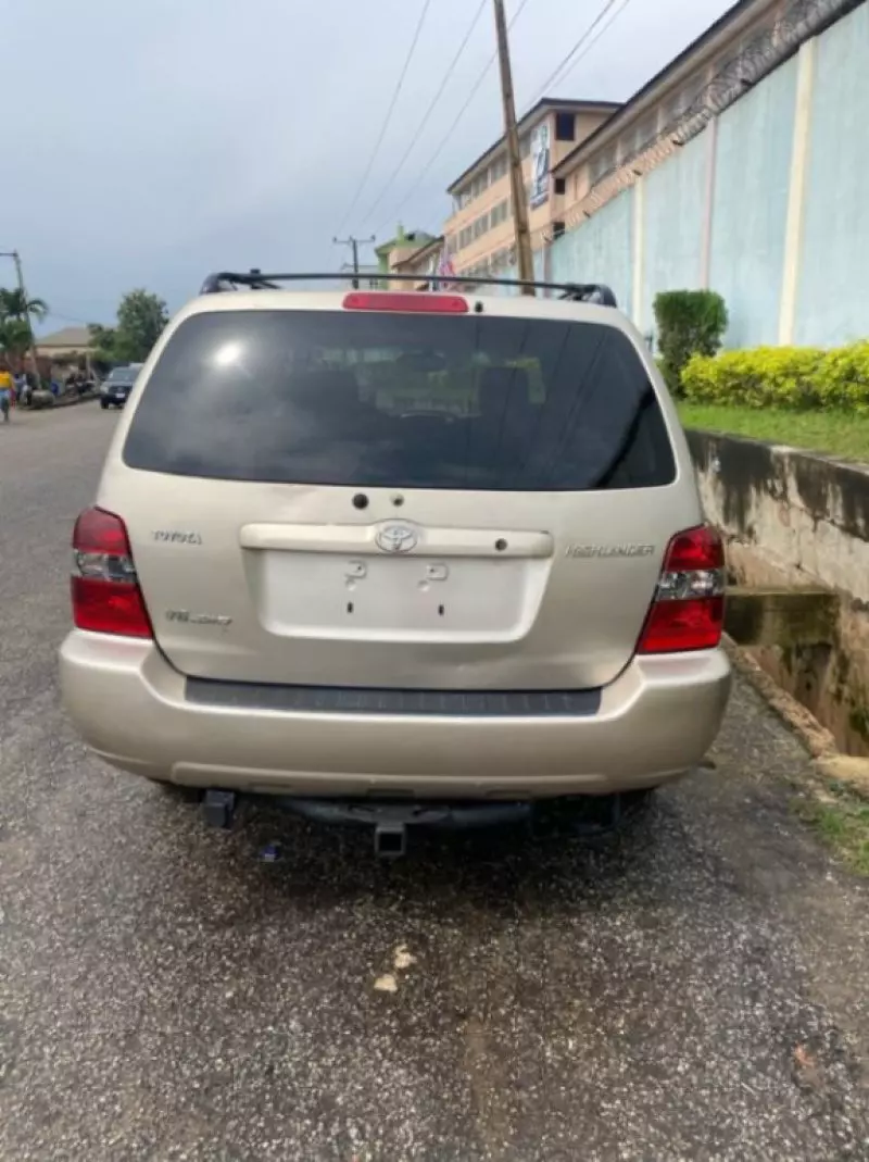 Toyota Highlander   - 2005