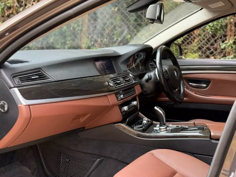 BMW 528i   - 2011