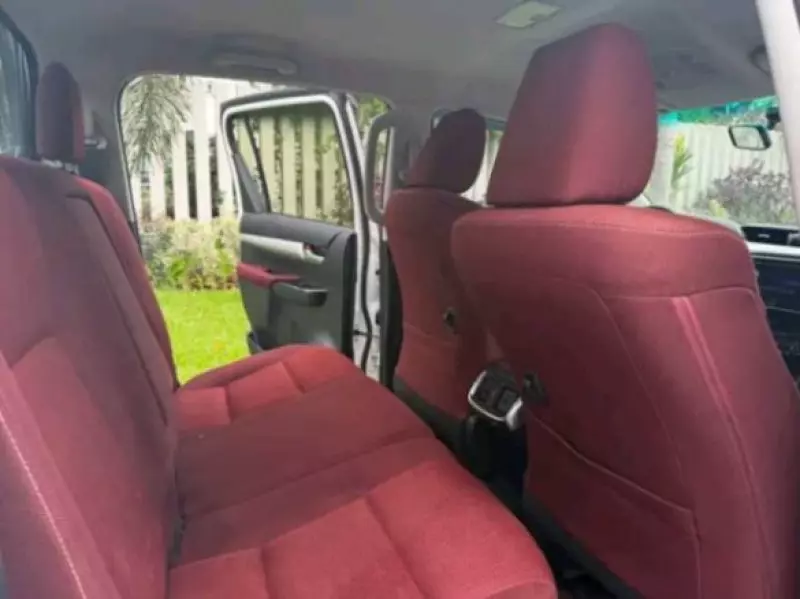 Toyota Hilux    - 2017