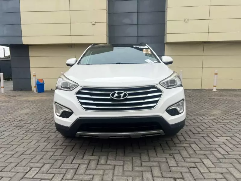 Hyundai Santa Fe   - 2013