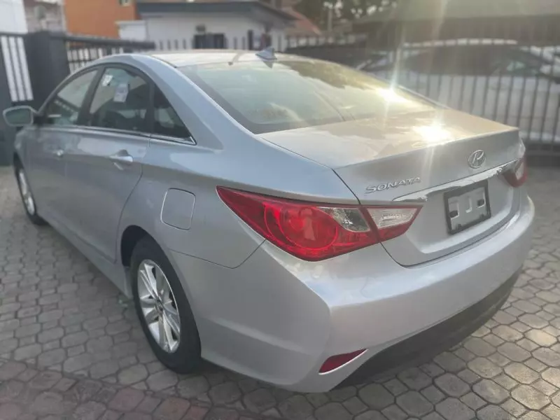 Hyundai Sonata   - 2014