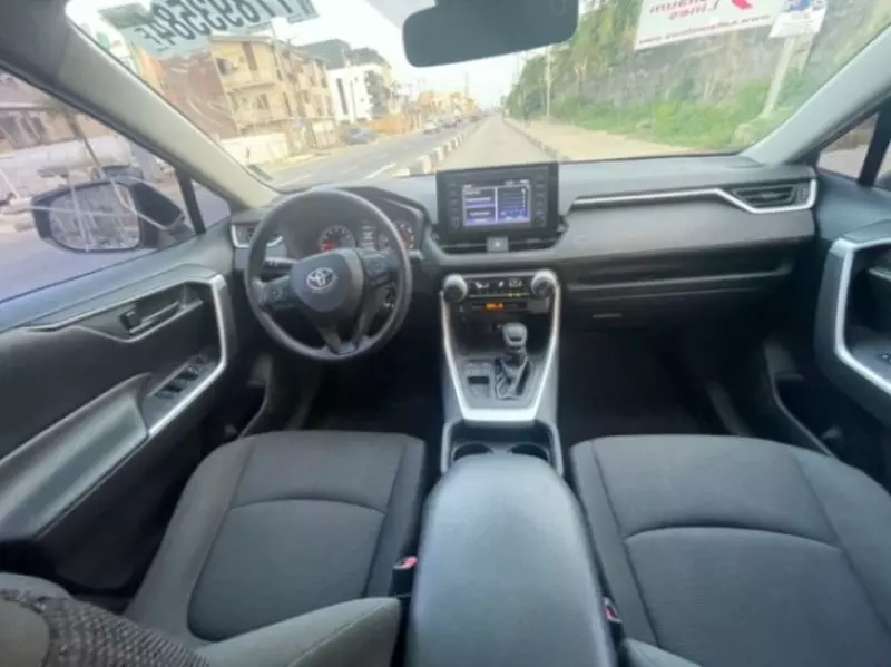 Toyota RAV 4   - 2019