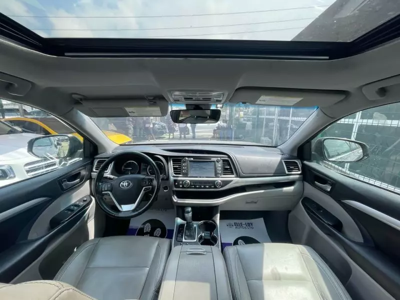 Toyota Highlander   - 2017