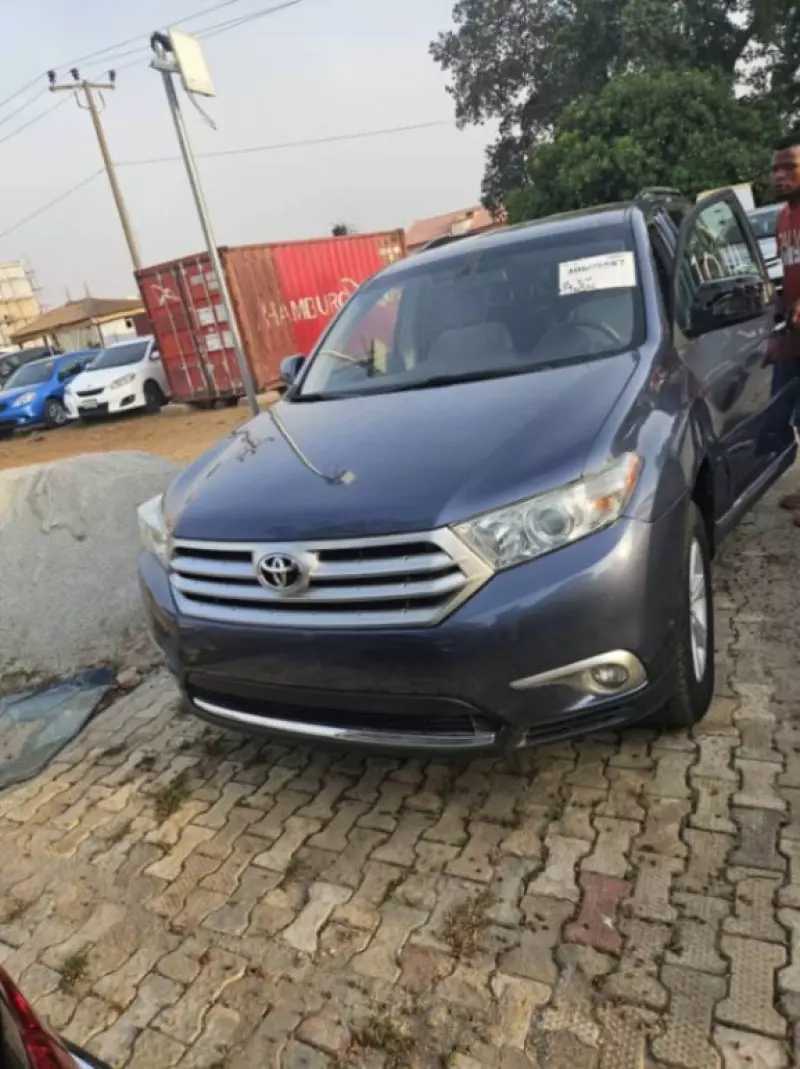 Toyota Highlander   - 2012
