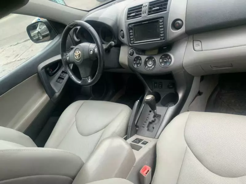 Toyota RAV 4   - 2010