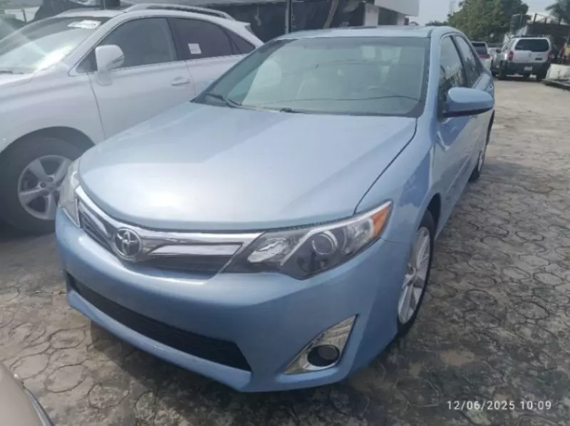 Toyota Camry   - 2014