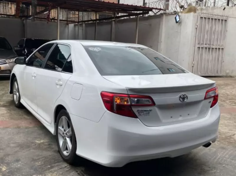 Toyota Camry   - 2013