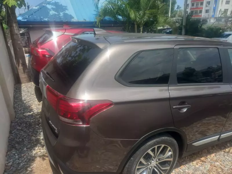 Mitsubishi OUTLANDER   - 2017