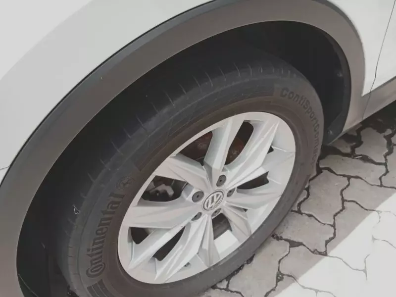 Volkswagen Tiguan   - 2017