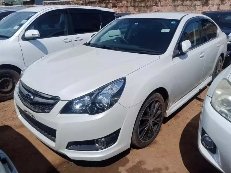 Subaru Legacy   - 2010