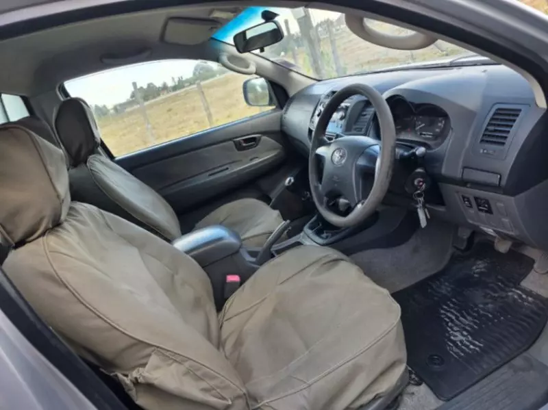 Toyota Hilux   - 2015