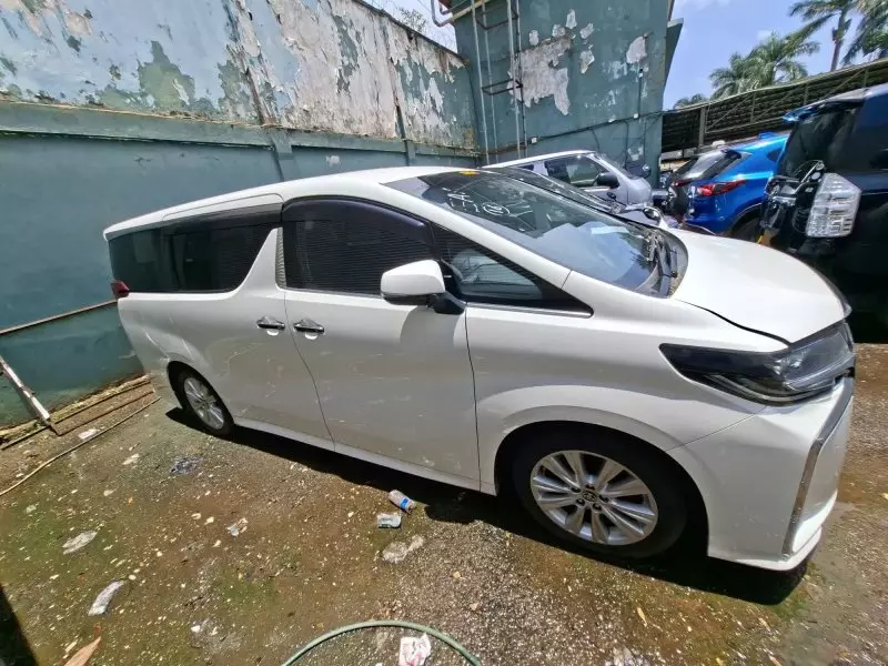 Toyota Alphard   - 2020