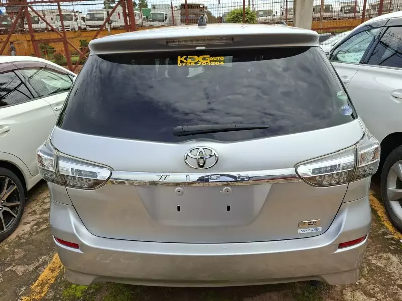 Toyota Wish   - 2016