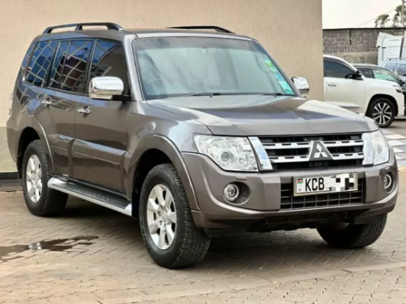 Mitsubishi Pajero   - 2014