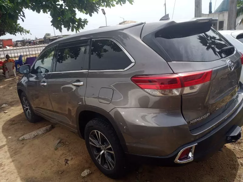 Toyota Highlander   - 2018