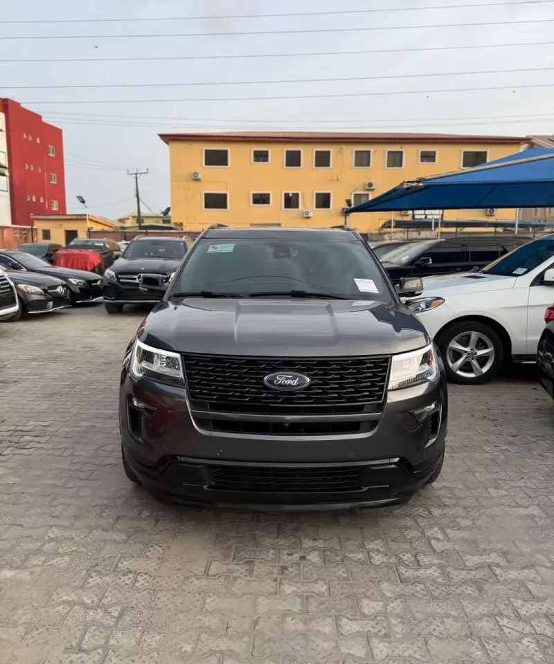 Ford Explorer   - 2018