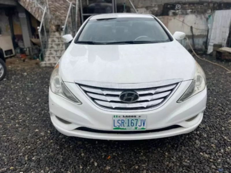 Hyundai Sonata   - 2012