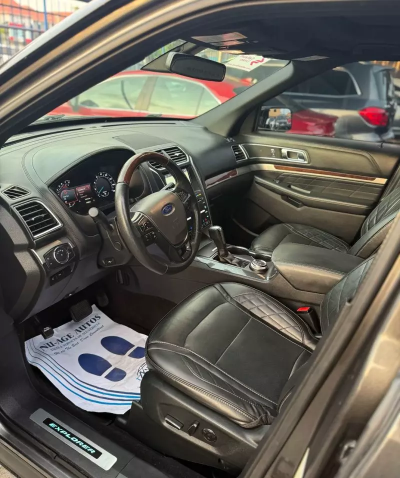Ford Explorer   - 2018