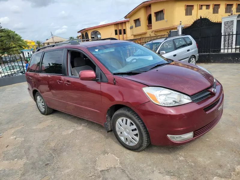 Toyota Sienna   - 2004