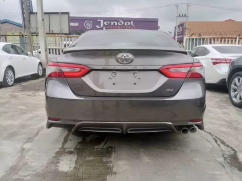 Toyota Camry   - 2018