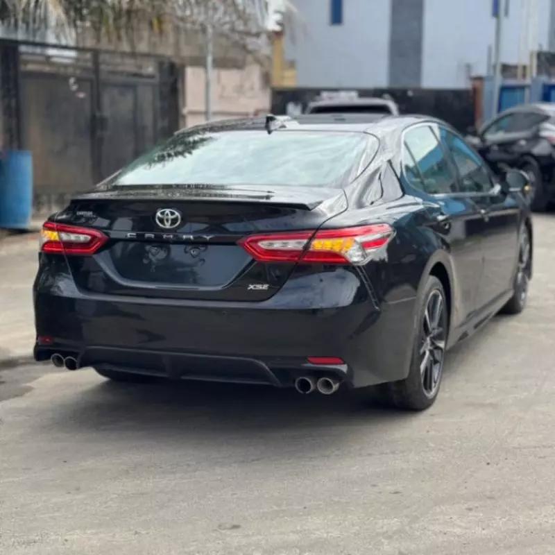 Toyota Camry   - 2018