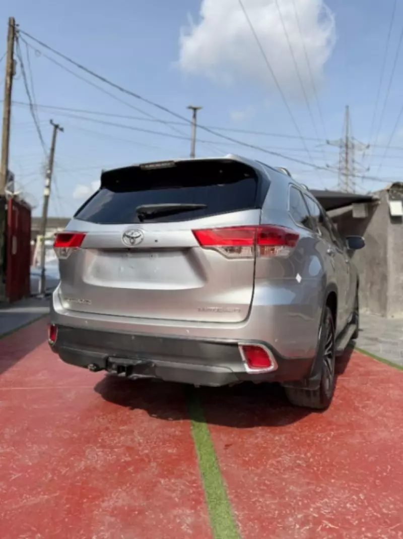 Toyota Highlander   - 2015