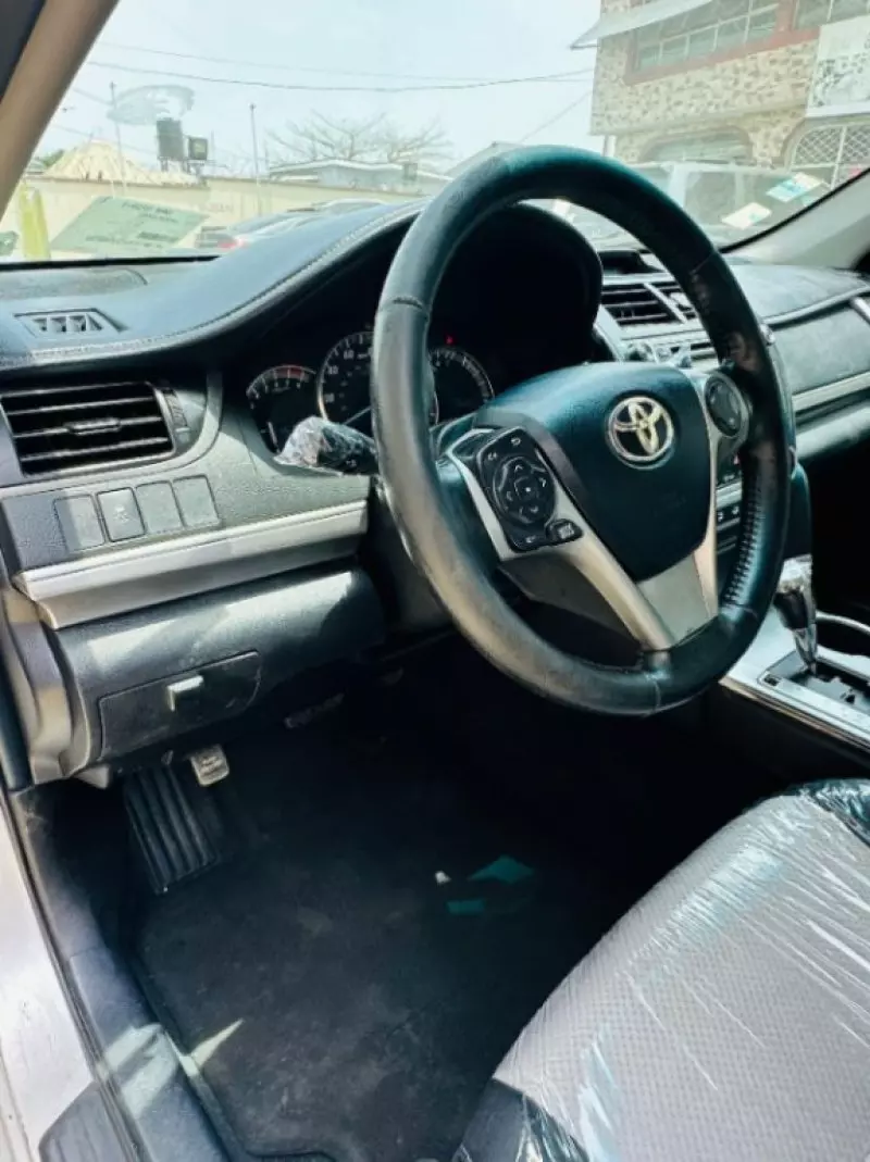 Toyota Camry   - 2012