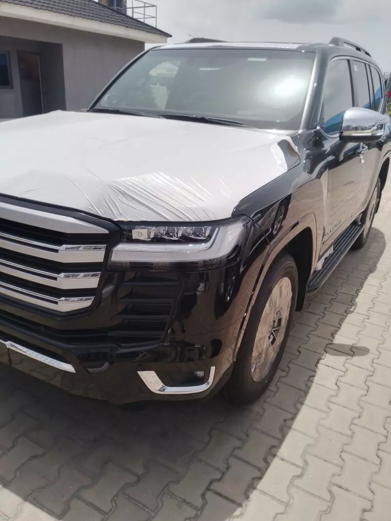 Toyota Landcruiser 300 VXR   - 2025