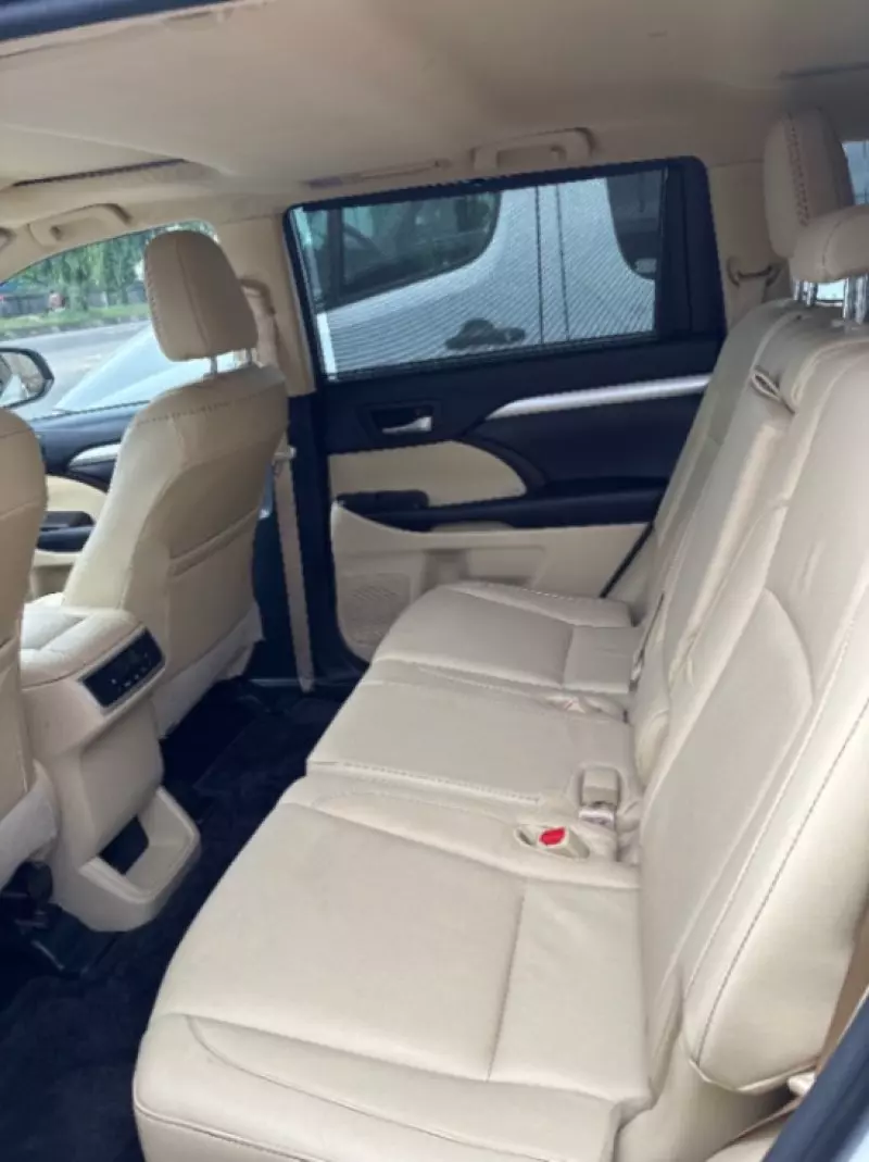 Toyota Highlander   - 2016