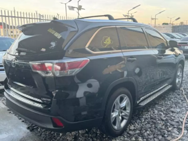 Toyota Highlander   - 2015