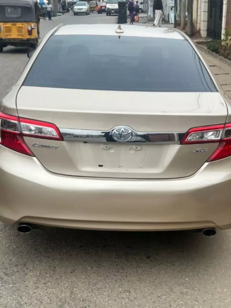 Toyota Camry   - 2012