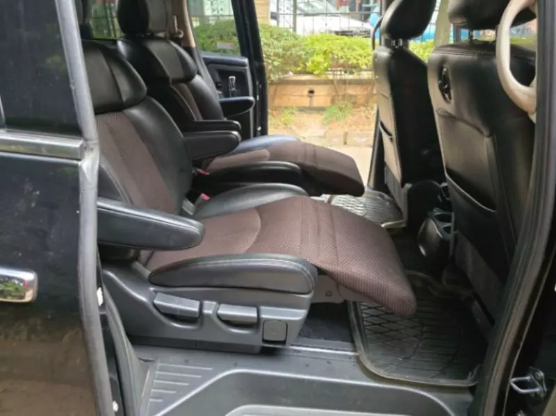 Nissan Elgrand   - 2013