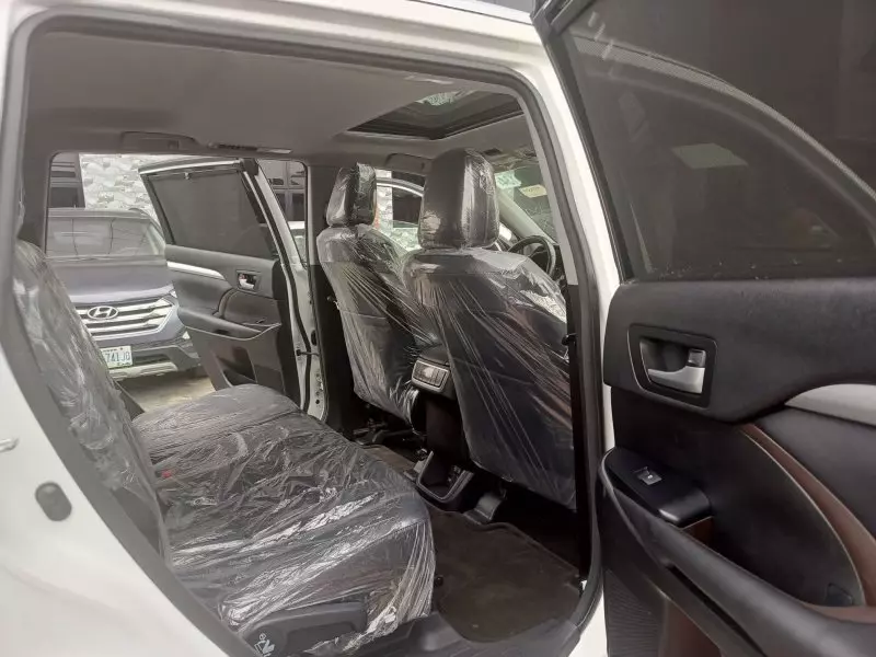 Toyota Highlander   - 2017