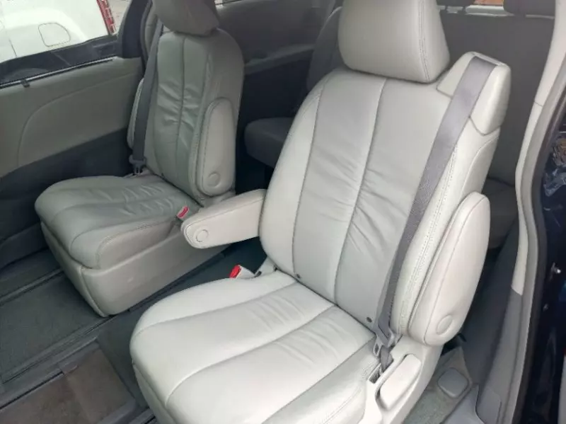 Toyota Sienna   - 2010