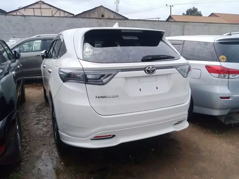 Toyota Harrier   - 2016