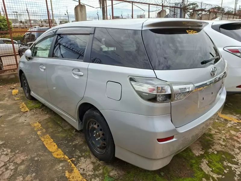 Toyota Wish   - 2016
