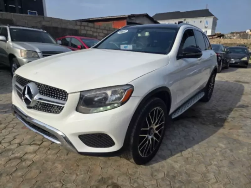 Mercedes-Benz GLC 300   - 2017