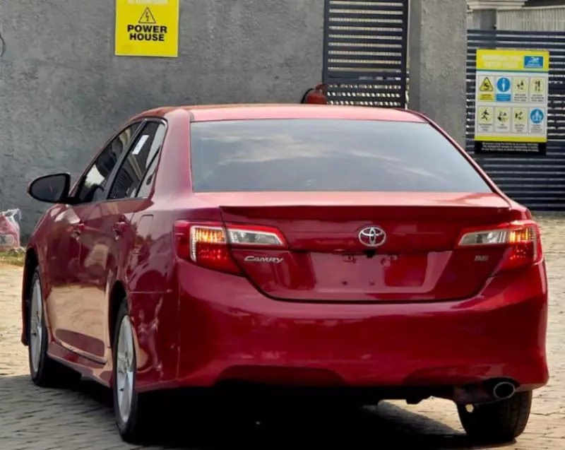 Toyota Camry   - 2013