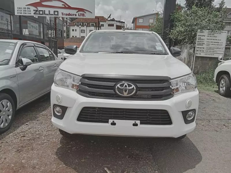 Toyota Hilux   - 2016