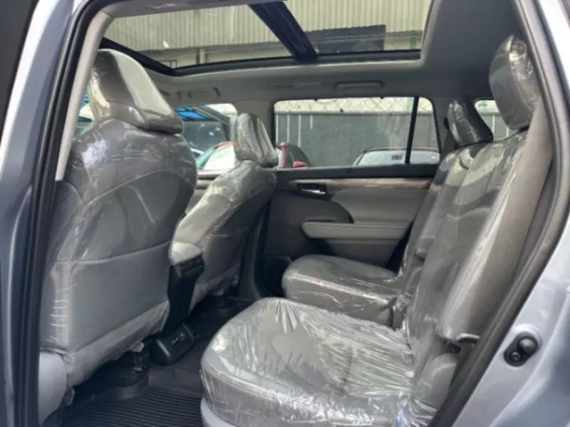 Toyota Highlander   - 2021