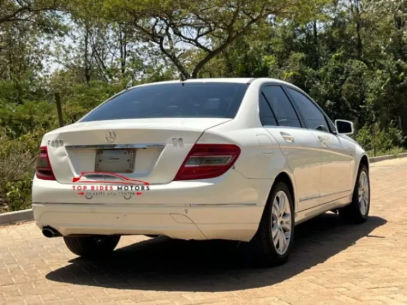 Mercedes-Benz C 200   - 2011