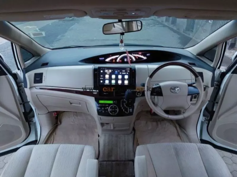 Toyota Estima    - 2013