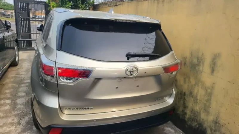 Toyota Highlander   - 2015