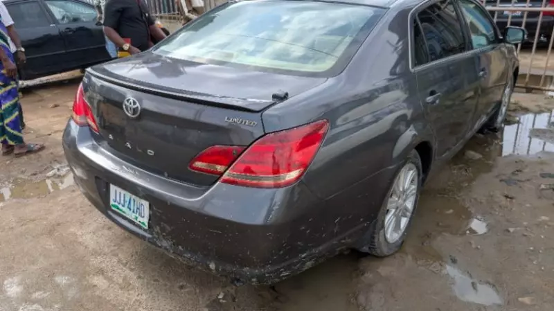 Toyota Avalon   - 2006