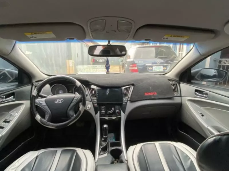 Hyundai Sonata   - 2011