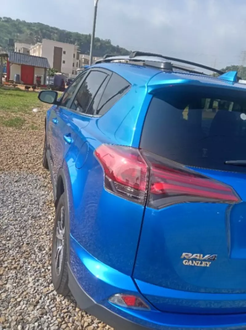 Toyota RAV4   - 2018